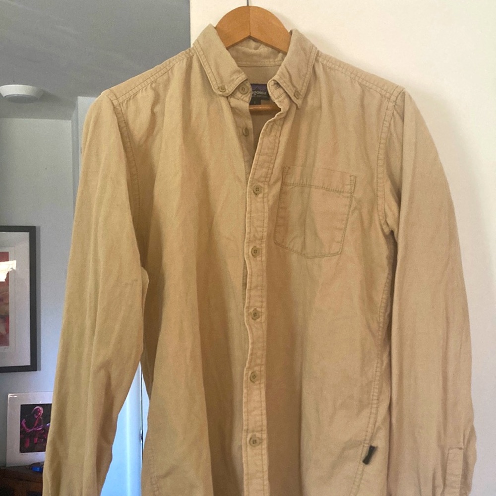 Patagonia Fine wale corduroy shirt small. Beautiful shirt! light weight but warm
